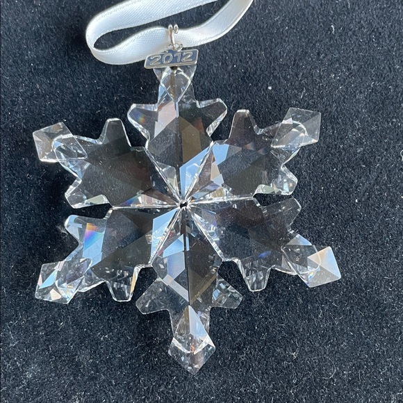 SWAROVSKI 2012 Annual Star Crystal Christmas Ornament #1125019 - Picture 4 of 10